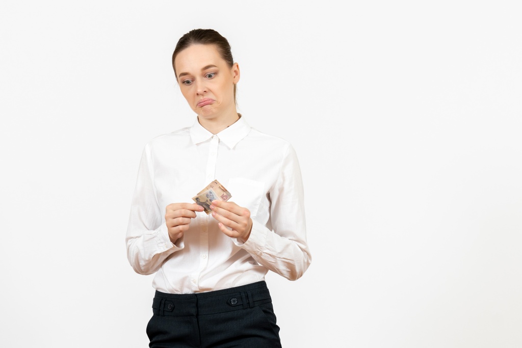 front-view-young-woman-white-blouse-holding-money-white-background-office-job-female-emotion-feeling-model.jpg девушка